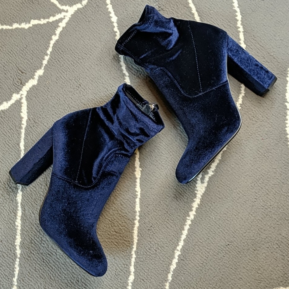 Blue Velvet LoLLi Ankle Bootie by Steve Madden 7.5